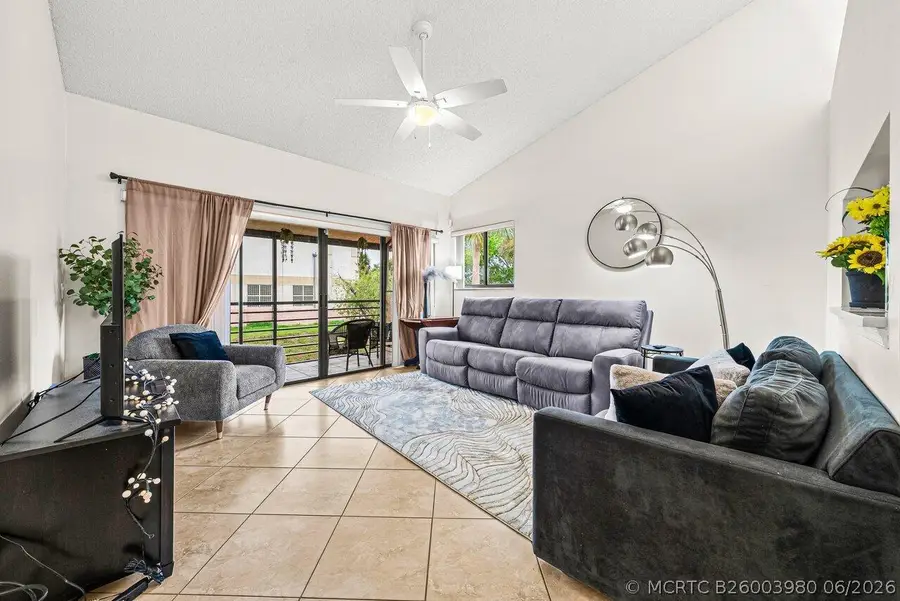 16 Via De Casas Sur #204, Boynton Beach, FL 33426 - #3