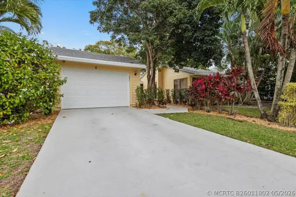 6691 S Pine Court, West Palm Beach, FL 33418