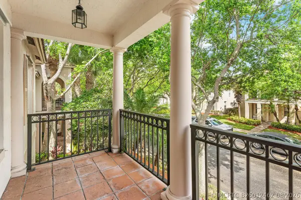 8058 Murano Circle, Palm Beach Gardens, FL 33418