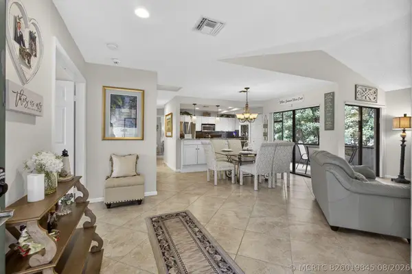 23 Lexington Lane W #B, Palm Beach Gardens, FL 33418