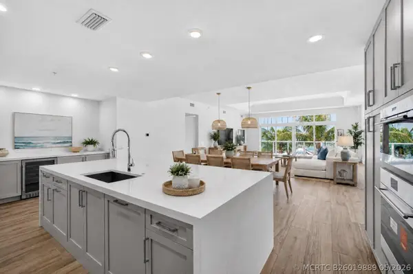176 Lake Drive #1-302, Palm Beach Shores, FL 33404