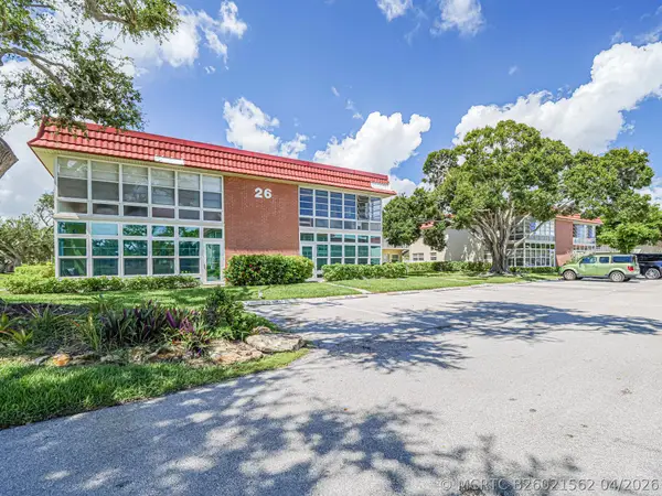 26 Pine Arbor Lane #201, Vero Beach, FL 32962