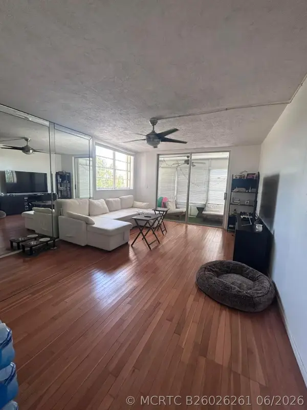 7300 NW 17th Street #402, Plantation, FL 33313