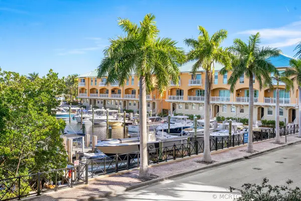 700 E Boynton Beach Boulevard #202, Boynton Beach, FL 33435