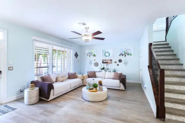 8070 Murano Circle, Palm Beach Gardens, FL 33418