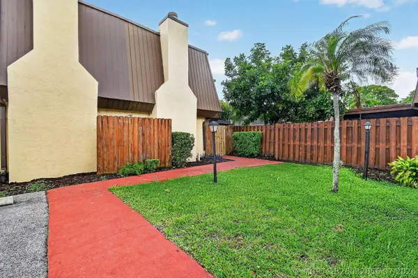 3502 Gardens East Drive #B, Palm Beach Gardens, FL 33410