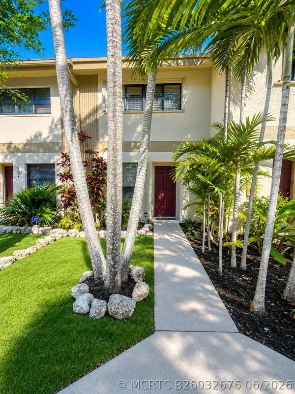 3062 S Oakland Forest Drive #203, Oakland Park, FL 33309