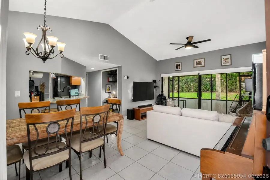 14 Via De Casas Sur #104, Boynton Beach, FL 33426 - #3