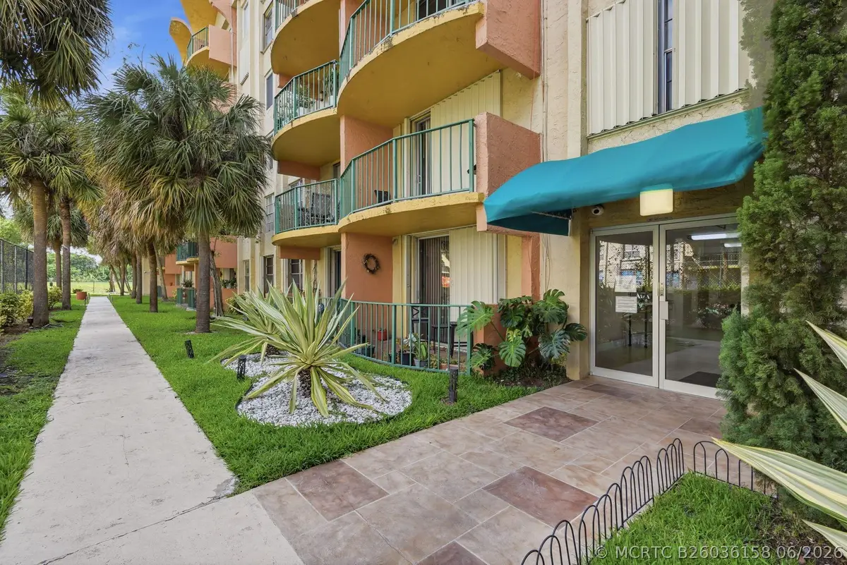 9360 Fontainebleau Boulevard #Apt 310, Miami, FL 33172 - #1