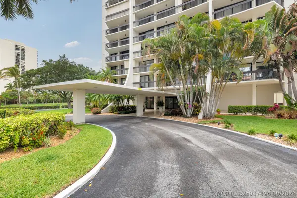 2000 Presidential Way #206, West Palm Beach, FL 33401