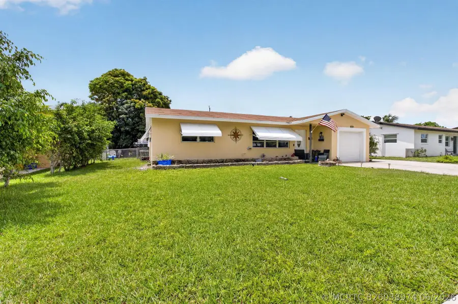 220 SW 10th Avenue, Boynton Beach, FL 33435 - #2