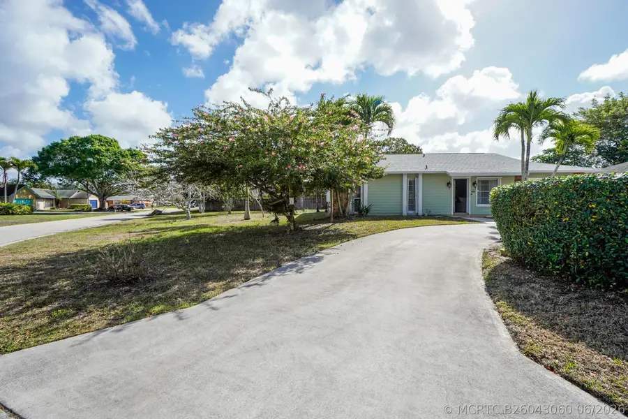 120 Swan Parkway W, Royal Palm Beach, FL 33411 - #2