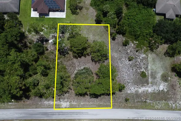 518 Cottonwood Avenue S, Lehigh Acres, FL 33974