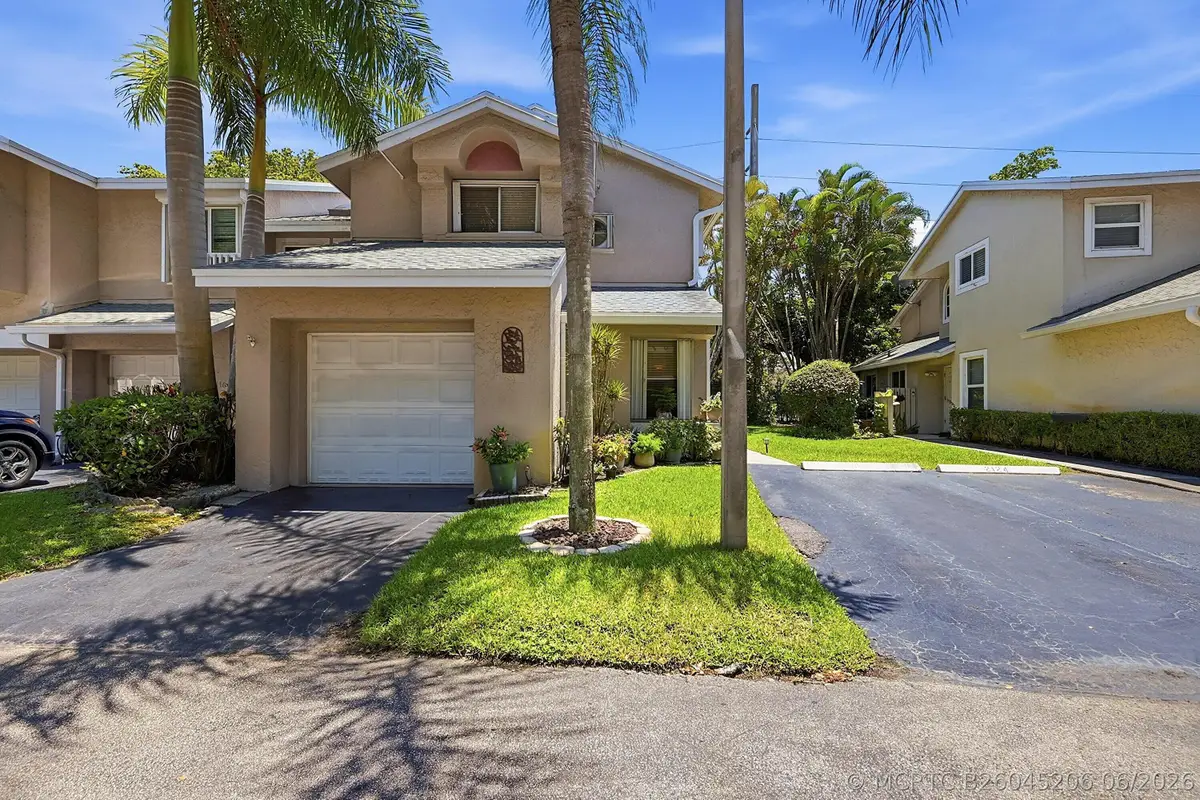 2118 Discovery Circle W, Deerfield Beach, FL 33442 - #1