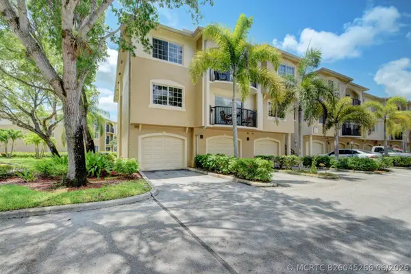 300 Crestwood Court N #307, Royal Palm Beach, FL 33411