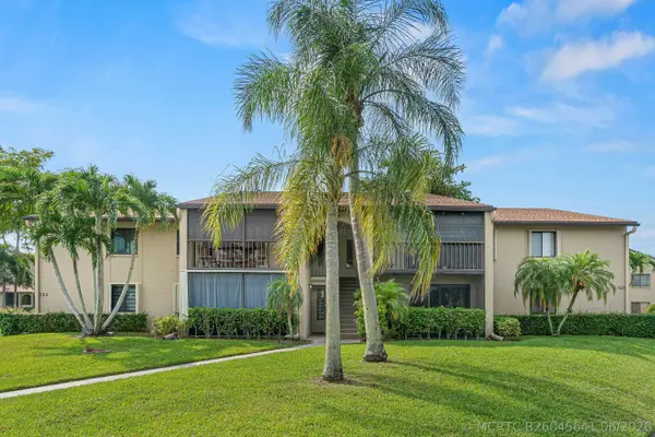 526 Shady Pine Way #D2, Greenacres, FL 33415