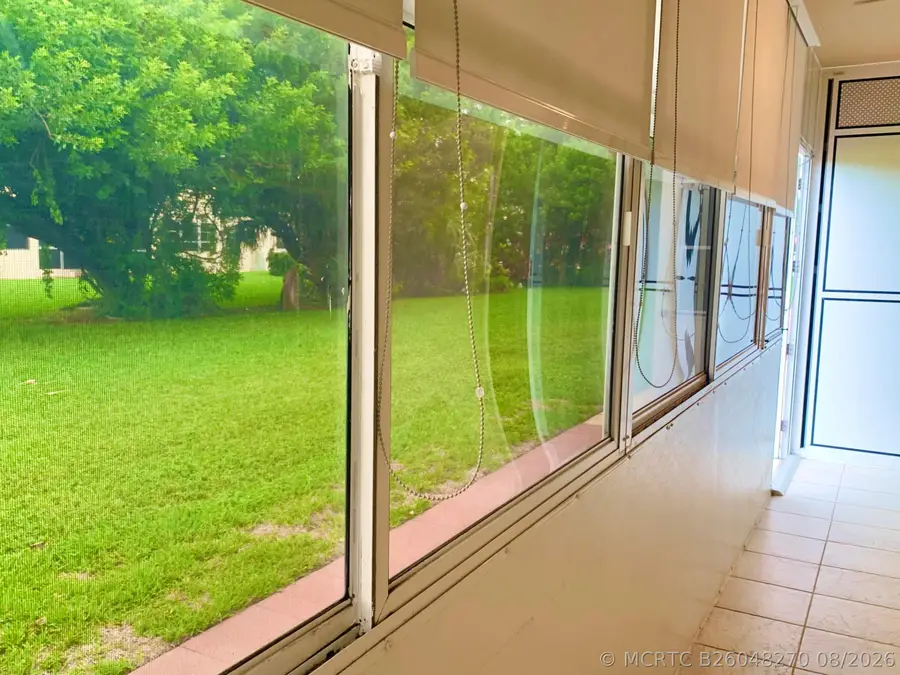 81 Kingswood E, West Palm Beach, FL 33417 - #3