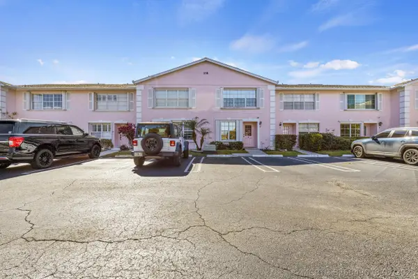 218 Foxtail Drive #B, Greenacres, FL 33415