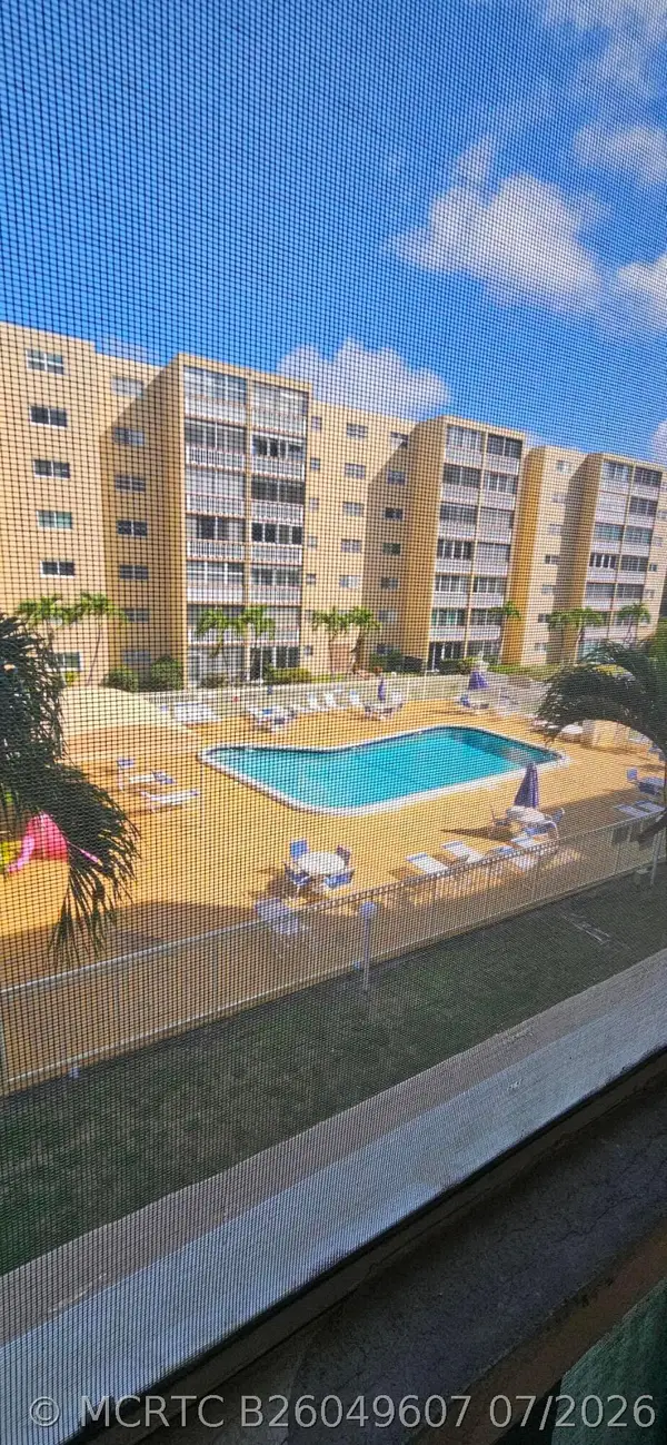 421 NE 14th Avenue #302, Hallandale Beach, FL 33009