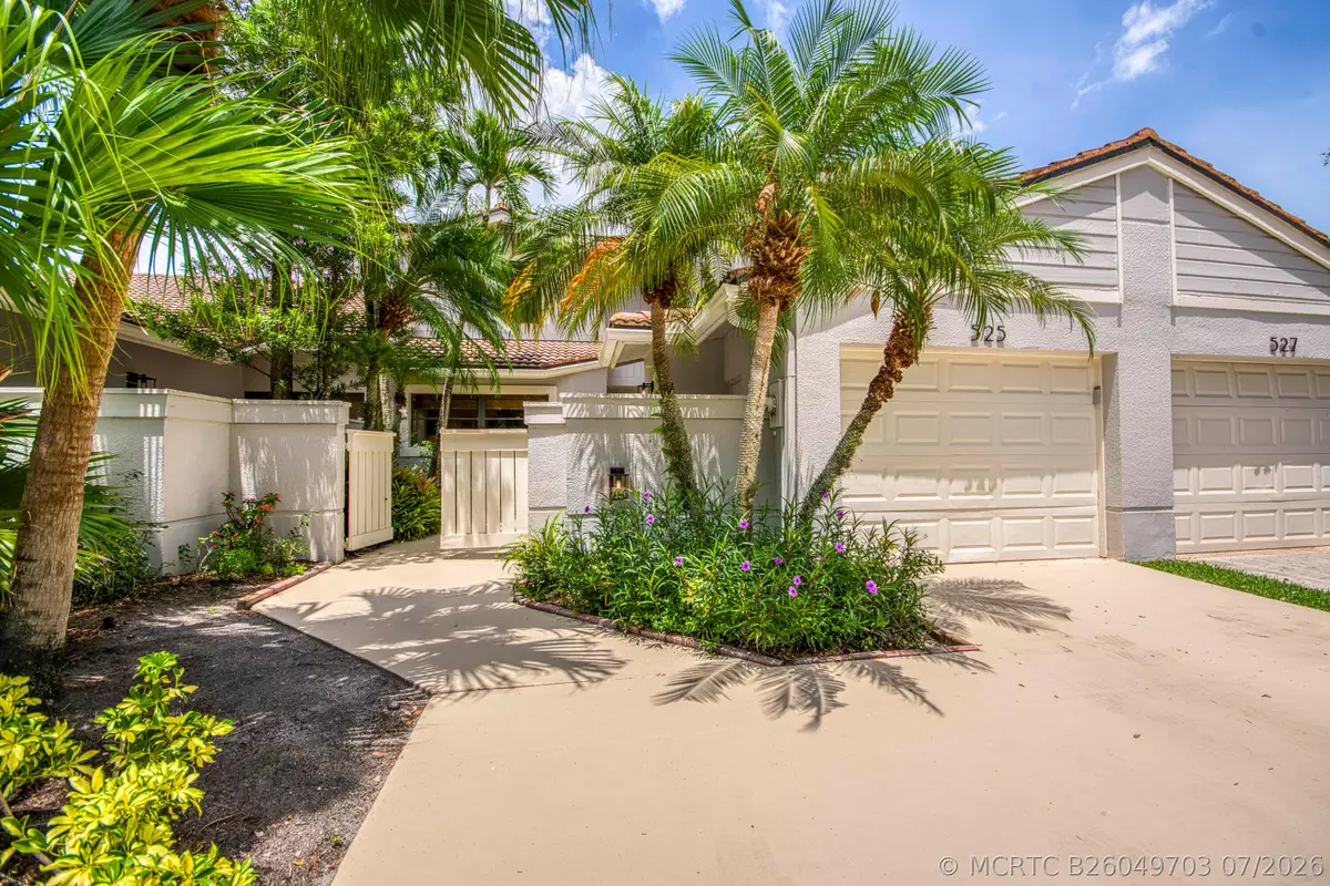 525 Prestwick Circle, Palm Beach Gardens, FL 33418 - #1