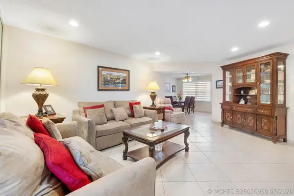 4270 NW 40th Street #205, Lauderdale Lakes, FL 33319