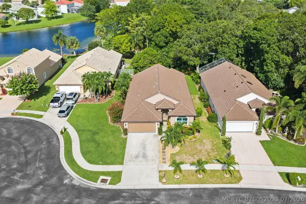 1842 Oak Berry Circle, Wellington, FL 33414