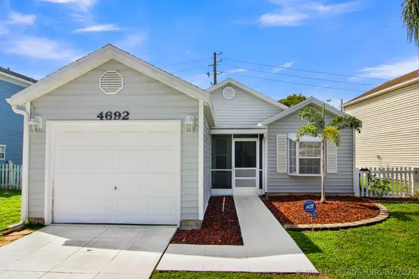 4692 Lakeside Circle, West Palm Beach, FL 33417