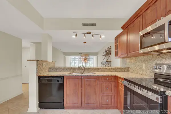 3636 Whitehall Drive #105, West Palm Beach, FL 33401