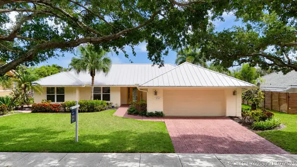9746 SE Landing Place, Tequesta, FL 33469