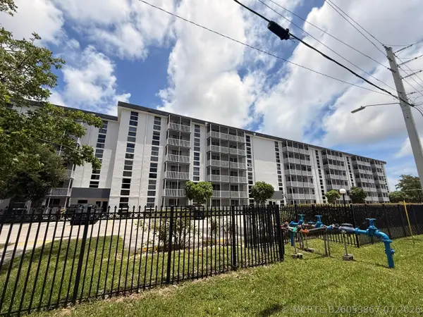 16950 W Dixie Highway #A226, North Miami Beach, FL 33160