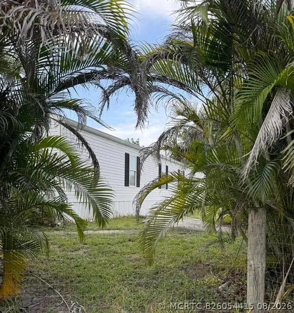 8423 SE Sandy Lane, Hobe Sound, FL 33455