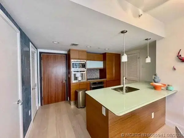 5875 Collins Avenue #1606, Miami Beach, FL 33140