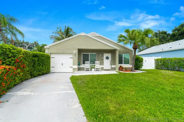 7 Cardiff Way, Boynton Beach, FL 33426