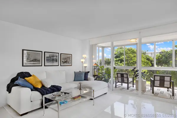 3930 Oaks Clubhouse Drive #401, Pompano Beach, FL 33069