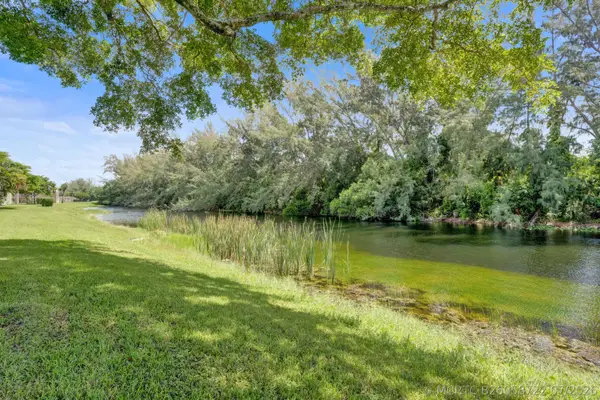 130 Lake Meryl Drive #227, West Palm Beach, FL 33411