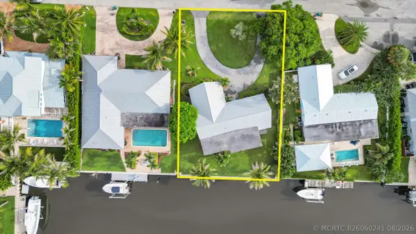 16 Country Club Circle, Tequesta, FL 33469