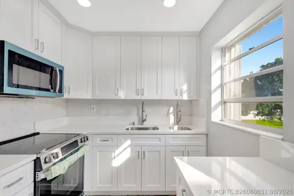 121 Bedford E, West Palm Beach, FL 33417