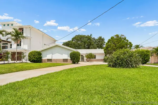 527 Harbor Drive N, Indian Rocks Beach, FL 33785