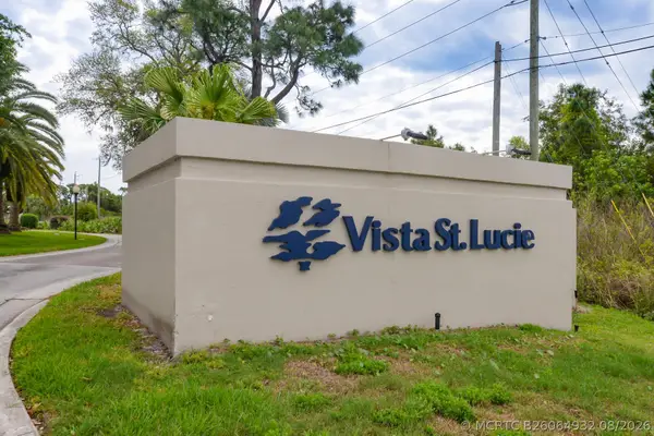 8 Lake Vista Trail, Port St Lucie, FL 34952