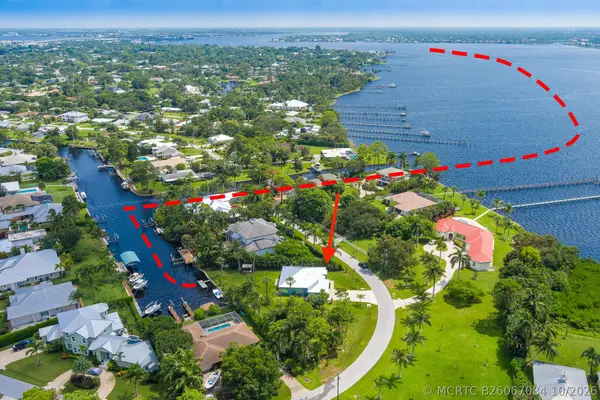 2070 NW Pine Tree Way, Stuart, FL 34994