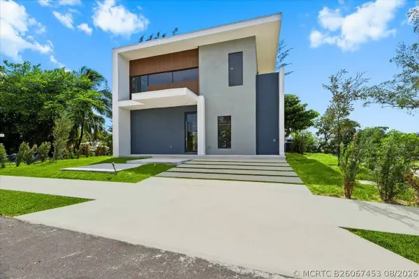 201 NW 14th Way, Dania Beach, FL 33004