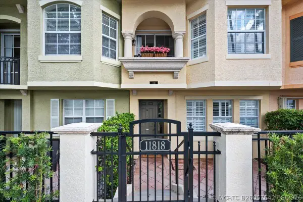 11818 Valencia Gardens Avenue, Palm Beach Gardens, FL 33410