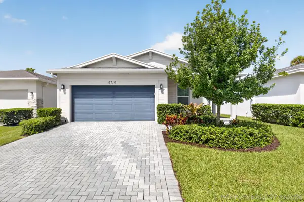 6710 Pointe Of Woods Drive, West Palm Beach, FL 33413