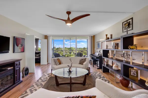 3960 Oaks Clubhouse Drive #504, Pompano Beach, FL 33069