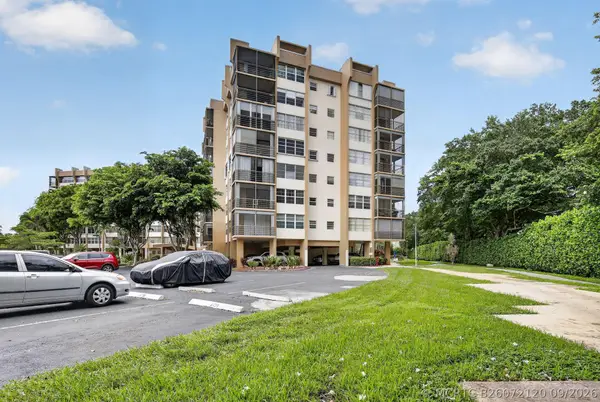 1400 Saint Charles Place #313, Pembroke Pines, FL 33026