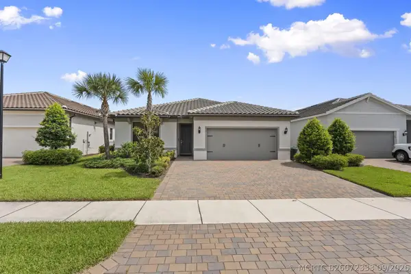 535 SE Villandry Way, Port St Lucie, FL 34984