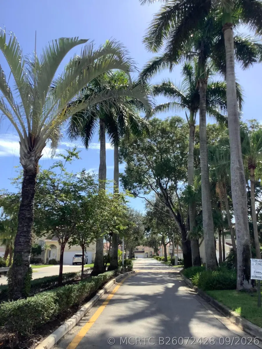 201 SW 98th Terrace, Pembroke Pines, FL 33025 - #2
