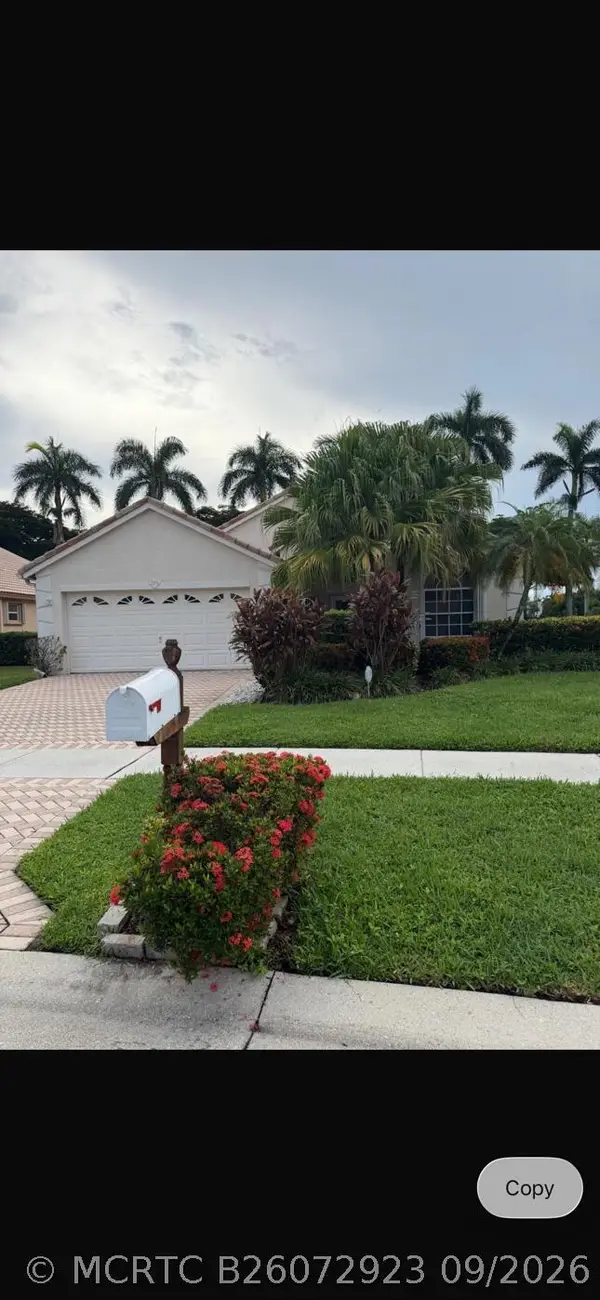1951 Oak Berry Circle, Wellington, FL 33414