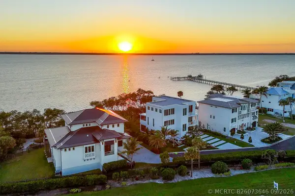 7683 Pelican Pointe Drive, Jensen Beach, FL 34957