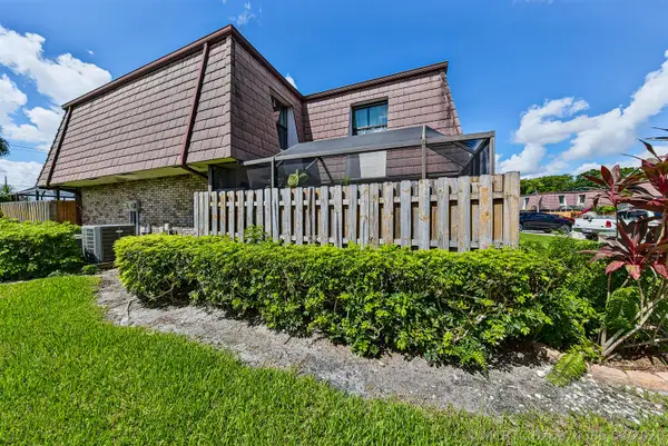 7693 Courtyard Run W, Boca Raton, FL 33433